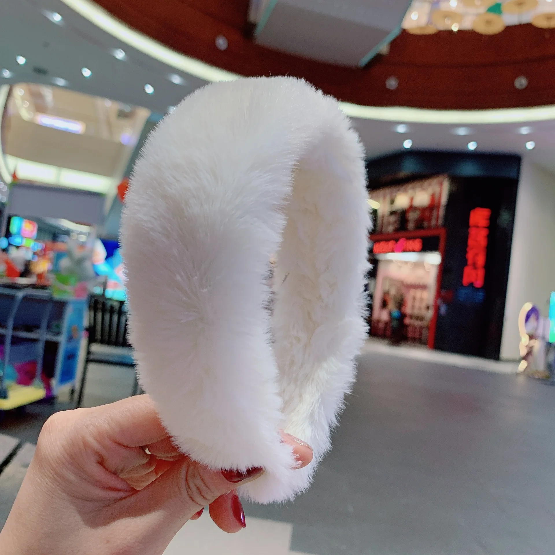 New Winter Warm Wool Knitted Hairband Women Hair Head Hoop Bands Accessories Girls Hair Ornaments Headdress Scrunchies Headband
New Winter Warm Wool Knitted Hairband Women Hair Head Hoop Bands Accessories Girls Hair Ornaments Headdress Scrunchies Headband