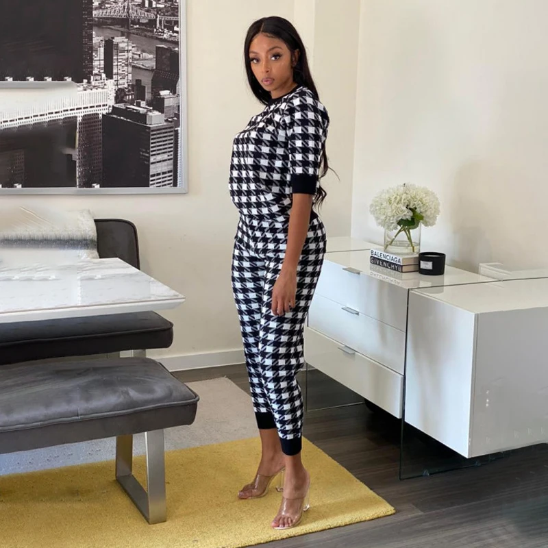 Casual sports suit female 2020 new lattice Korean version of the loose autumn fashion foreign long-sleeved knitted two-piece
Casual sports suit female 2020 new lattice Korean version of the loose autumn fashion foreign long-sleeved knitted two-piece