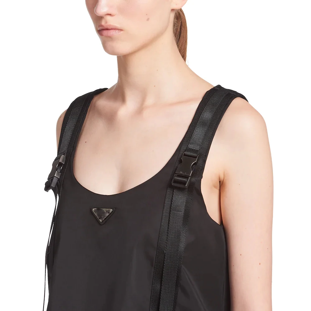 2021NEW triangle micro-standard simple and versatile women's dress, summer fashion loose black nylon sling doll dress for women
2021NEW triangle micro-standard simple and versatile women's dress, summer fashion loose black nylon sling doll dress for women