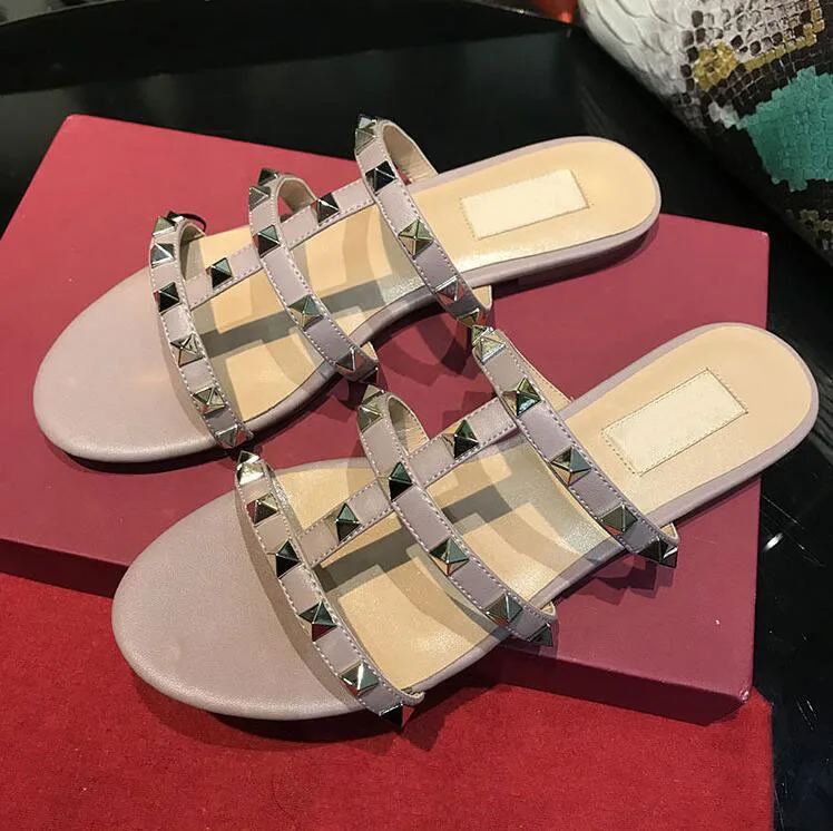 

2022 Luxury Designer Sandals Black Flat Slippers Studs Slip on Slides Rivets Women's Brand Beach Slipper Sandalia Female EU35-43