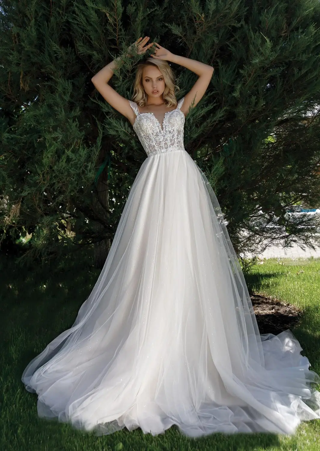 2020 A Line Wedding Dresses Sweetheart Lace Appliques Bridal Gowns Custom Made Lace-up Back Sweep Train Wedding Dress