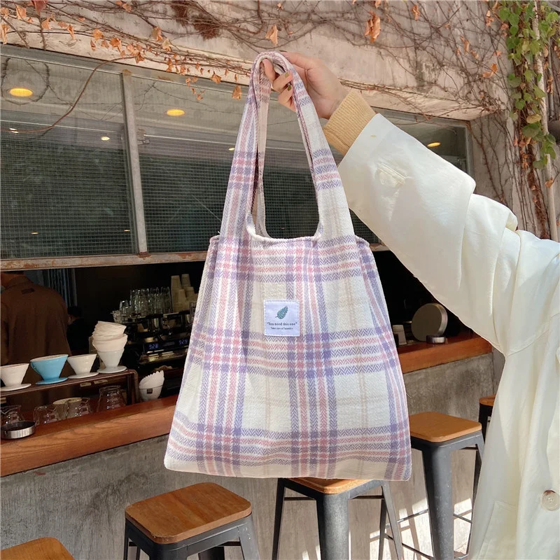 2021 New Plaid Vest Handbag Women Portable Shoulder Bag Student Schoolbag Female Wool Classic Shopper Bag Girl Casual Tote Bags
2021 New Plaid Vest Handbag Women Portable Shoulder Bag Student Schoolbag Female Wool Classic Shopper Bag Girl Casual Tote Bags