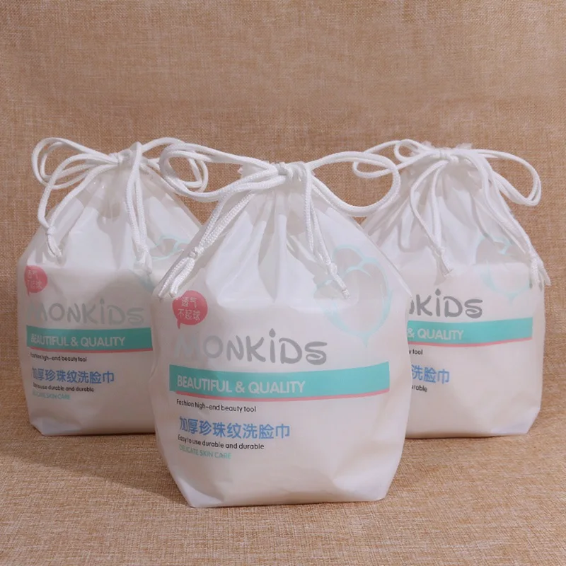 Practical and durable disposable face towel roll soft wet and dry cleansing towel beauty towel storage bag comfortable elegant
Practical and durable disposable face towel roll soft wet and dry cleansing towel beauty towel storage bag comfortable elegant