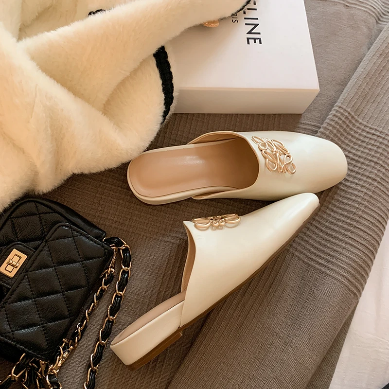 QZYERAI New Summer 2021 Women Slippers Genuine Leather Fashion Outdoor Indoor Party Shoes 100% Cowhide Slippers
QZYERAI New Summer 2021 Women Slippers Genuine Leather Fashion Outdoor Indoor Party Shoes 100% Cowhide Slippers