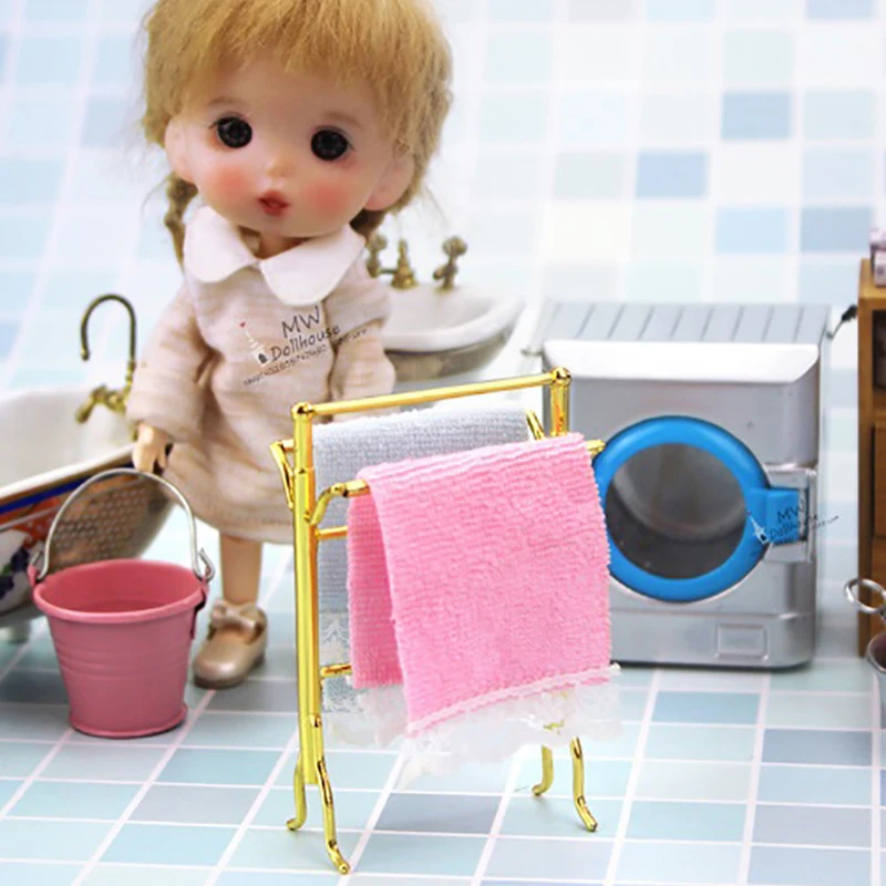 1 Set 1:12 Scale Miniature Metal Free-Standing Hand Towel Drying Rack with 2 Towels for Dollhouse Bathroom,Laundry Room,Kitchen
1 Set 1:12 Scale Miniature Metal Free-Standing Hand Towel Drying Rack with 2 Towels for Dollhouse Bathroom,Laundry Room,Kitchen