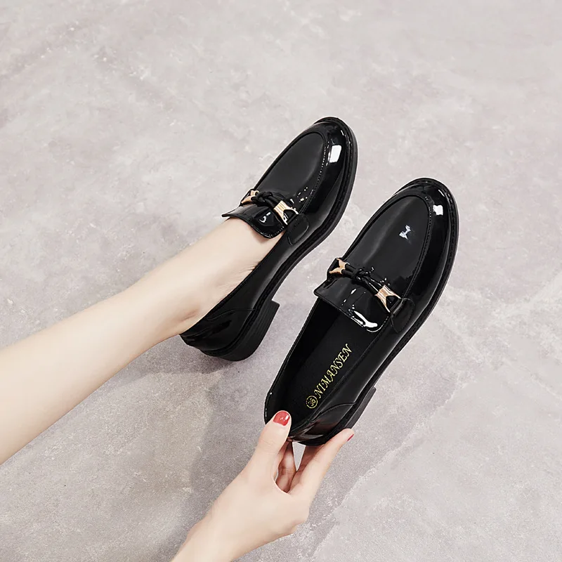 metal ties small leather shoes woman round toe slip on brogues japanned leather oxford flat shoes spring/autumn loafers women
metal ties small leather shoes woman round toe slip on brogues japanned leather oxford flat shoes spring/autumn loafers women