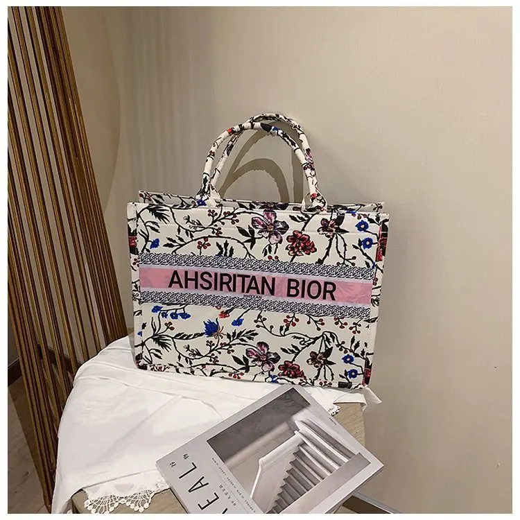 2021 New Fashion Luxury Ladies Handbag Designer Collection Classic Top Quality Shoulder Bag Embroidery Handbag Bags for Women
2021 New Fashion Luxury Ladies Handbag Designer Collection Classic Top Quality Shoulder Bag Embroidery Handbag Bags for Women