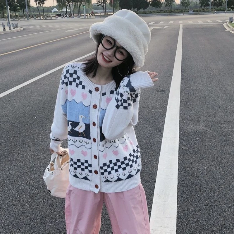 Women's spring and autumn loose knitted jacquard cardigan sweater casual chic 2021 new button round neck sweater women
Women's spring and autumn loose knitted jacquard cardigan sweater casual chic 2021 new button round neck sweater women