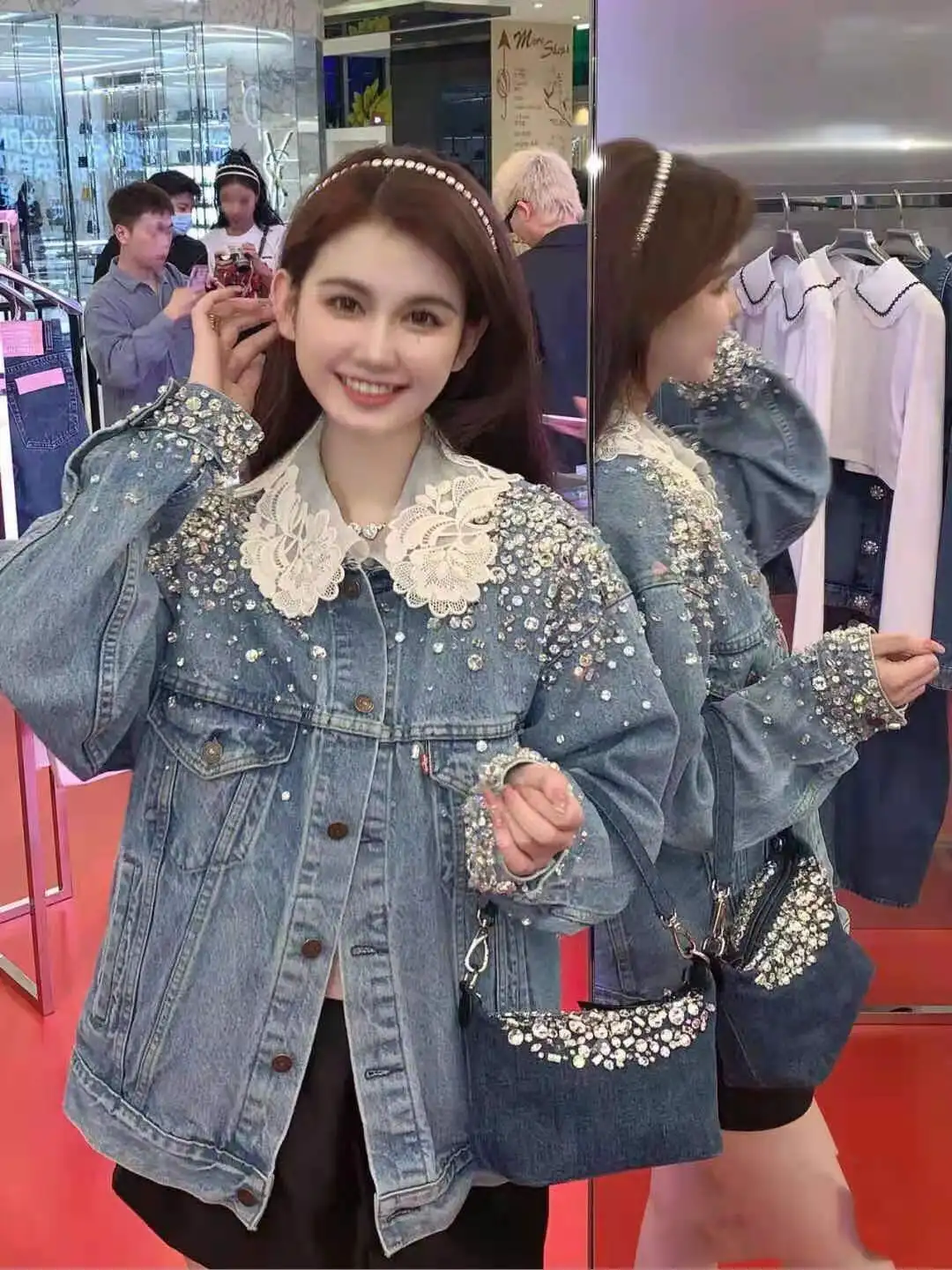 European fashion denim jacket 2021 fall new beaded denim jacket lace doll collar full diamond handsome jacket female
European fashion denim jacket 2021 fall new beaded denim jacket lace doll collar full diamond handsome jacket female