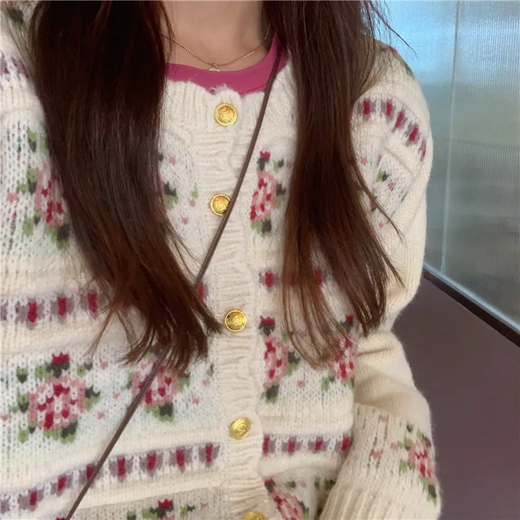 Autumn winter vintage sweet loose cardigan sweater women flower Jacquard long sleeve knitting sweater female coat
Autumn winter vintage sweet loose cardigan sweater women flower Jacquard long sleeve knitting sweater female coat