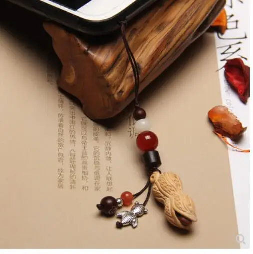 Boxwood peanut safe male and female car keychain hand-woven antique sandalwood bodhi mobile phone pendant
Boxwood peanut safe male and female car keychain hand-woven antique sandalwood bodhi mobile phone pendant