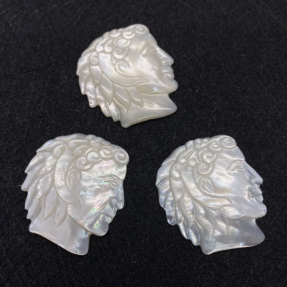 Natural White Butterfly Shell Necklace Pendant 30x33mm Carved Human Shape Horseshoe Snail Pendant For DIY Earring Accessories 
Natural White Butterfly Shell Necklace Pendant 30x33mm Carved Human Shape Horseshoe Snail Pendant For DIY Earring Accessories