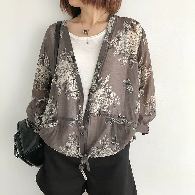 Thin Sun Protection Shirt Women 2021summer New Style Long-sleeved Floral Air-conditioning Shirt Korean Loose Casual Jacket Trend 
Thin Sun Protection Shirt Women 2021summer New Style Long-sleeved Floral Air-conditioning Shirt Korean Loose Casual Jacket Trend