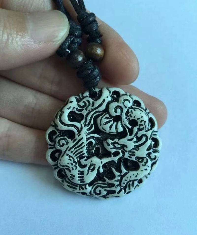12 pcs Accessories Carved white color Dragon and Phoenix biker round design Necklace Gifts
12 pcs Accessories Carved white color Dragon and Phoenix biker round design Necklace Gifts