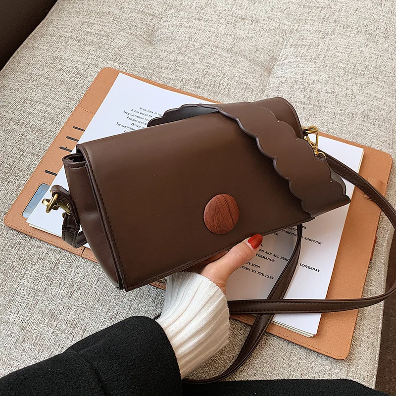 Textured Retro Handbag Bag Women's Autumn/winter 2021 New Fashion Trendy Ladies All-match Messenger Shoulder Small Square Bag
Textured Retro Handbag Bag Women's Autumn/winter 2021 New Fashion Trendy Ladies All-match Messenger Shoulder Small Square Bag