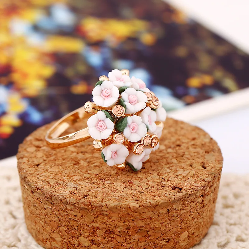 Brilliant Gold Cubic Zirconia Crystal Flower Ring for Women High Quality Snowflake 7 Color Wedding Ring
Brilliant Gold Cubic Zirconia Crystal Flower Ring for Women High Quality Snowflake 7 Color Wedding Ring