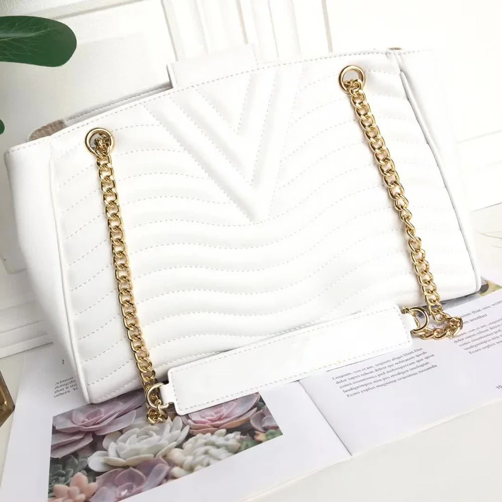 The latest women's bag in 2021 is the high-end fashion leather embroidered zipper bag, women's bag and capacity shoulder bag 
The latest women's bag in 2021 is the high-end fashion leather embroidered zipper bag, women's bag and capacity shoulder bag