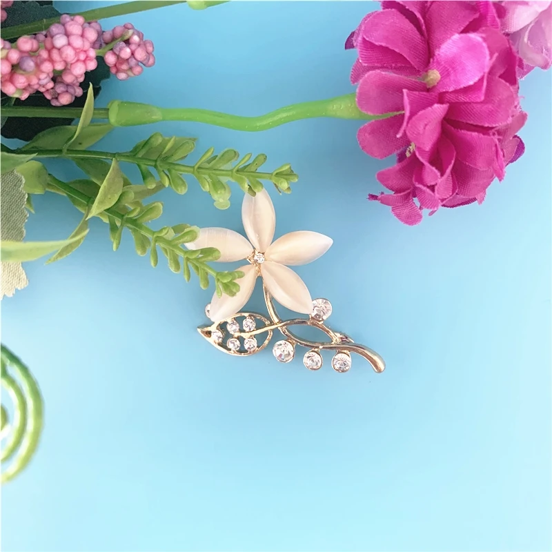 2021 Hot Sale Fashion Jewelry and Lady Accessories Flower Pins Brooch Christmas Gifts for Women 
2021 Hot Sale Fashion Jewelry and Lady Accessories Flower Pins Brooch Christmas Gifts for Women