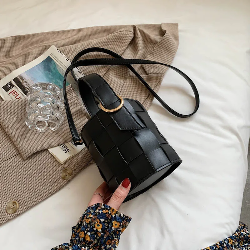 High Quality Ladies Woven Shoulder Bag 2021 New Bucket Bag Korean Version of Simple Fashion Handbag Retro Messenger Bag Female
High Quality Ladies Woven Shoulder Bag 2021 New Bucket Bag Korean Version of Simple Fashion Handbag Retro Messenger Bag Female