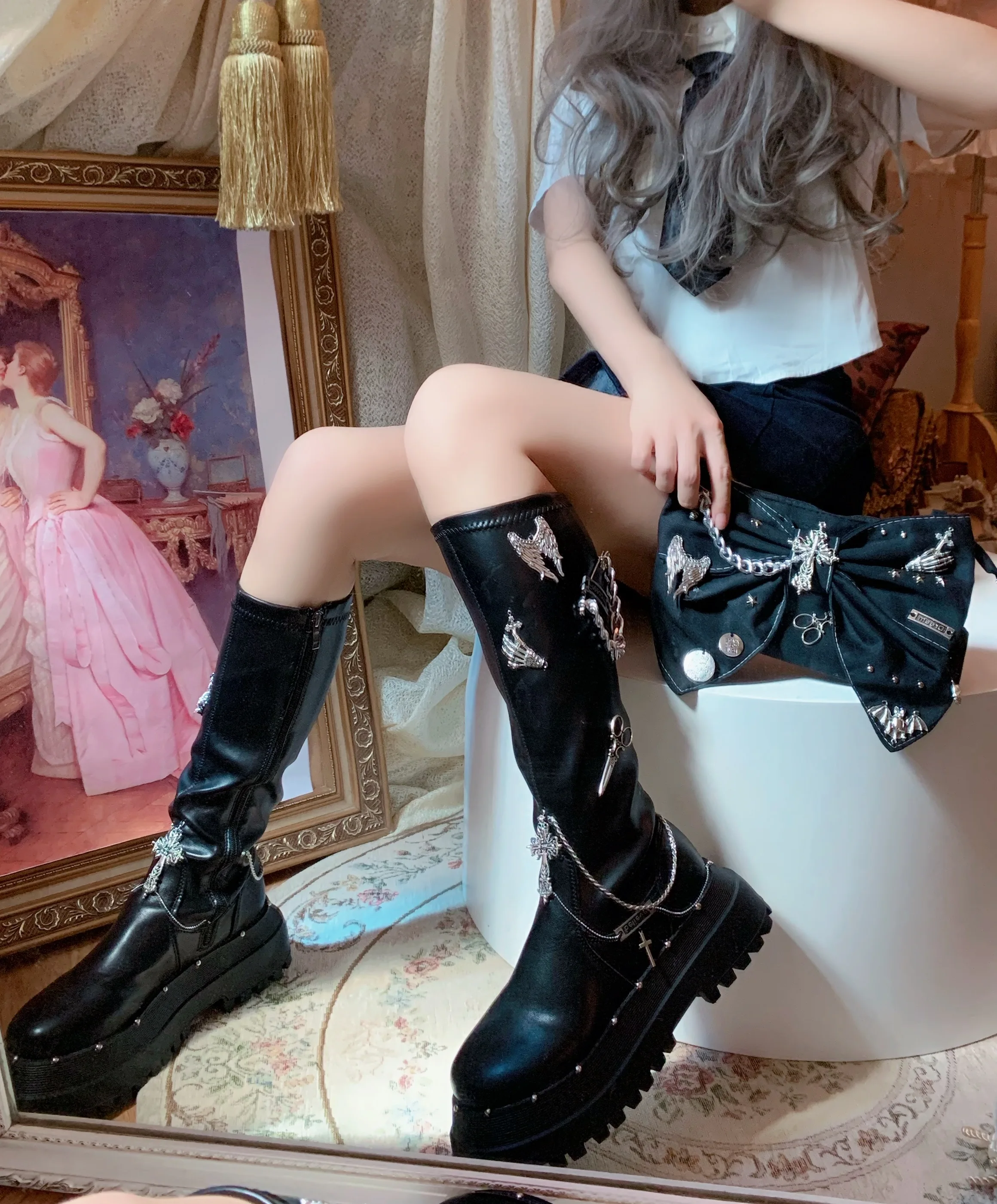 Punk Women's Knee High Boots Round Toe Platform Med Heels Martin Boots Motorcycle Black Leather Shoes Metal Chain
Punk Women's Knee High Boots Round Toe Platform Med Heels Martin Boots Motorcycle Black Leather Shoes Metal Chain