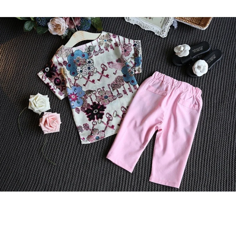 Summer Children's Clothing Girls Print Short-Sleeved Top Cropped Trousers Casual Fashion Two-Piece Suit GT15 
Summer Children's Clothing Girls Print Short-Sleeved Top Cropped Trousers Casual Fashion Two-Piece Suit GT15