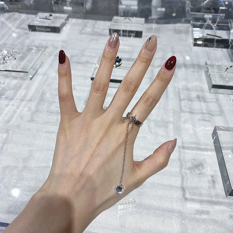 Diamond water drop personality original design couple chain ring female fashion simple adjustment ring
Diamond water drop personality original design couple chain ring female fashion simple adjustment ring