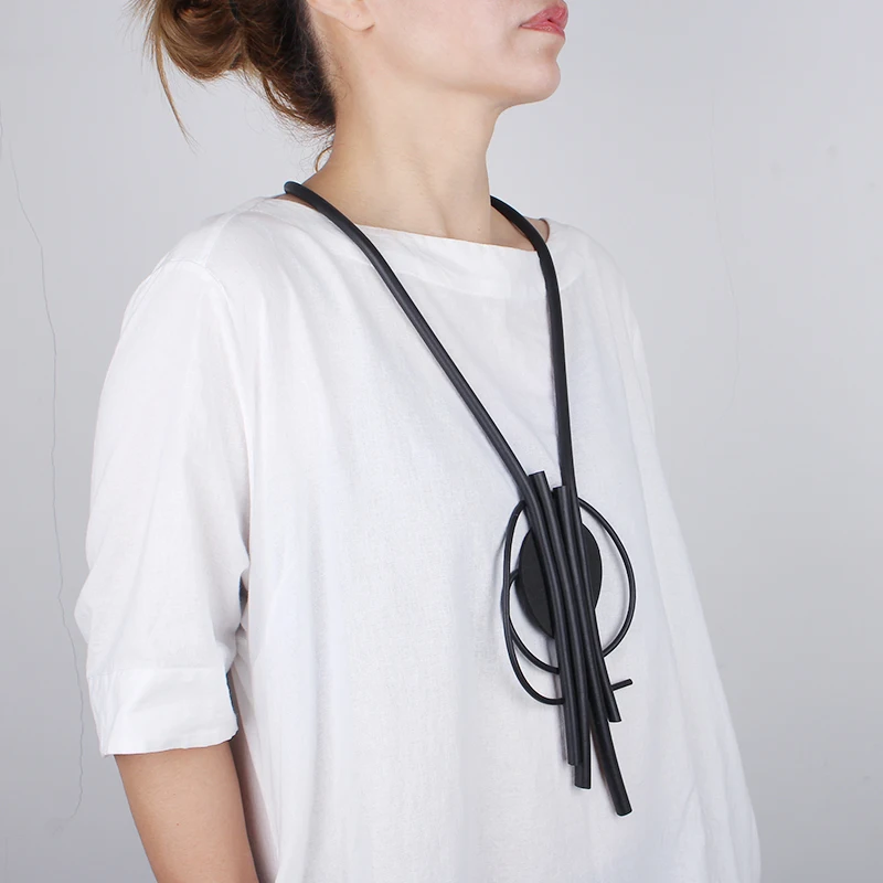 YD&YDBZ Strange Big Pendant Necklaces For Women Punk Style Black Rubber Rope Chain Choker Original Designer Accessories Jewelry
YD&YDBZ Strange Big Pendant Necklaces For Women Punk Style Black Rubber Rope Chain Choker Original Designer Accessories Jewelry