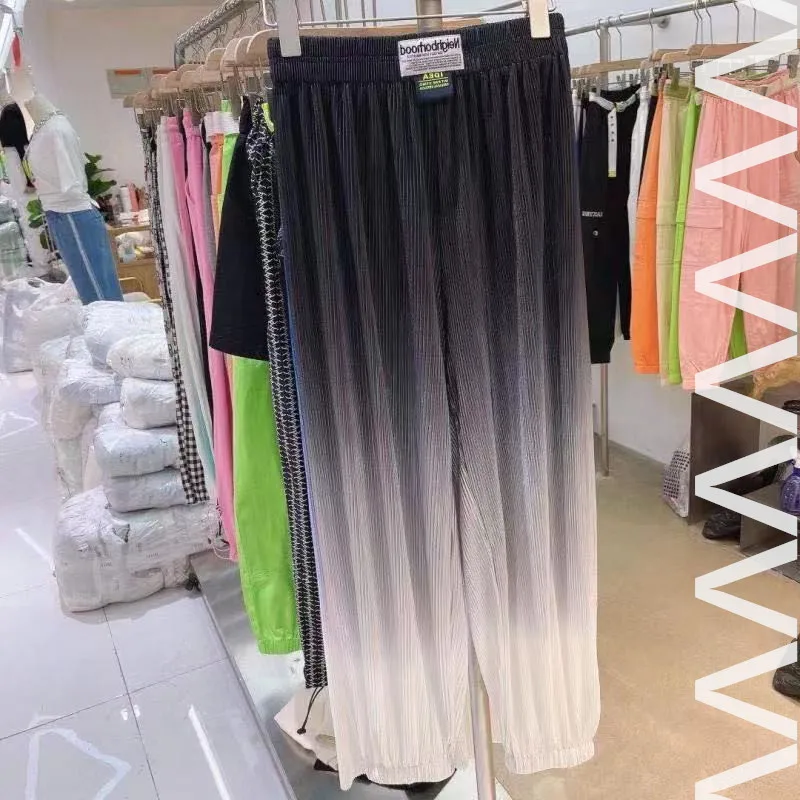 2021 Summer Ladies European New Korean Style Pleated Wide-Leg Pants Women Ice Silk Casual Harem Pants Gradient Color Sweatpants
2021 Summer Ladies European New Korean Style Pleated Wide-Leg Pants Women Ice Silk Casual Harem Pants Gradient Color Sweatpants