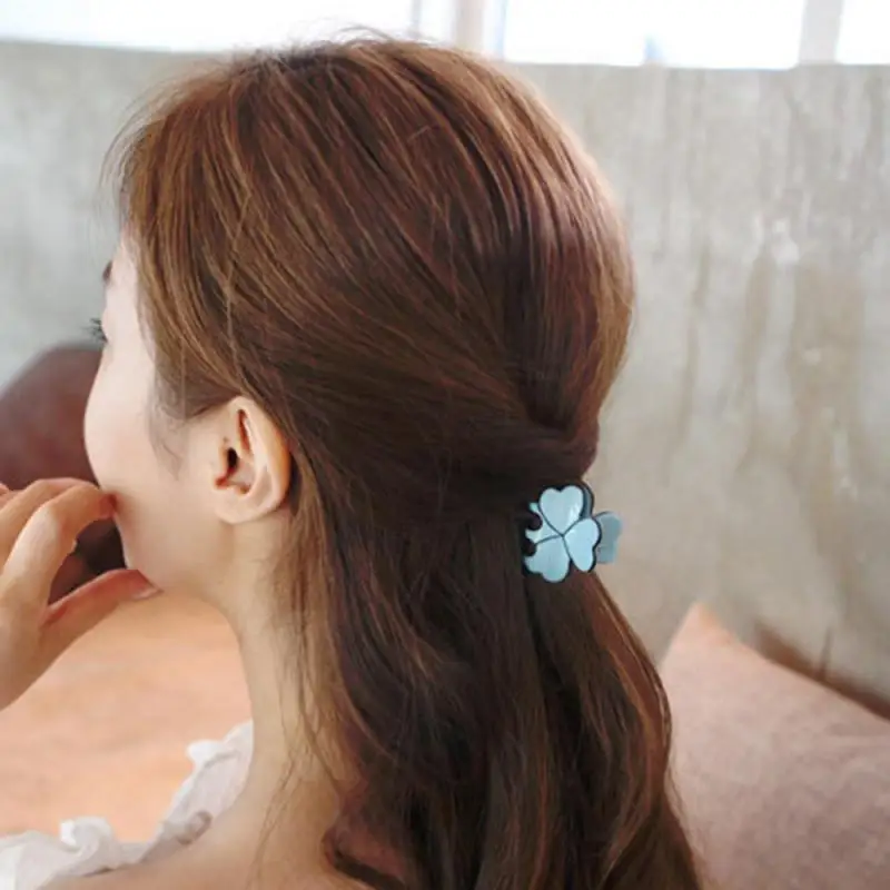 1PC 2020 Korean Fashion Clip Women Hair Clips Solid Color Hair Clips Retro Irregular Shape Frosted Butterfly Hair Clips Small
1PC 2020 Korean Fashion Clip Women Hair Clips Solid Color Hair Clips Retro Irregular Shape Frosted Butterfly Hair Clips Small