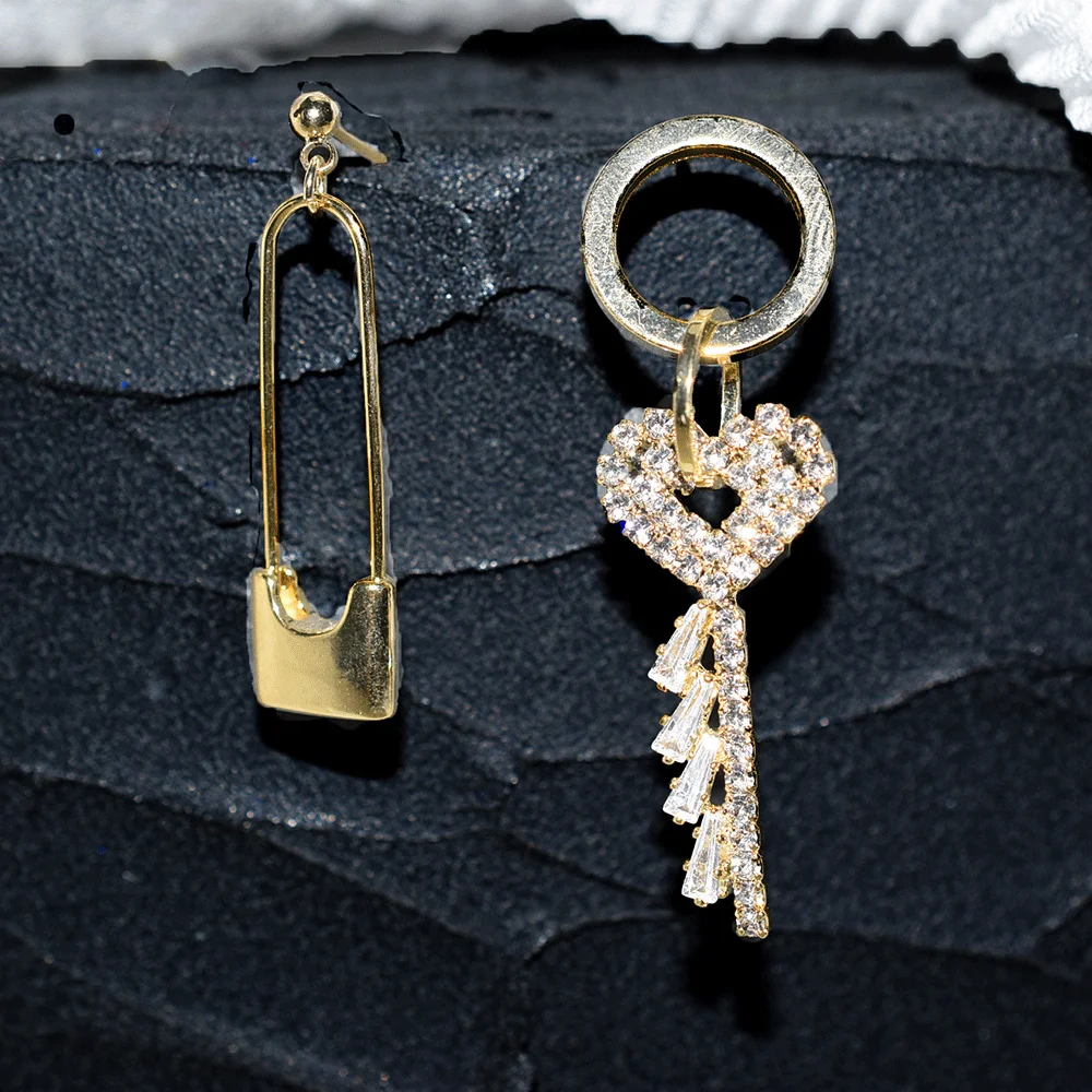 New Korean Crochet Key Drop Earrings Simple Stylish Asymm Women Shiny Zircon Exquisite Versatile Female Earring Fashion Jewelry
New Korean Crochet Key Drop Earrings Simple Stylish Asymm Women Shiny Zircon Exquisite Versatile Female Earring Fashion Jewelry