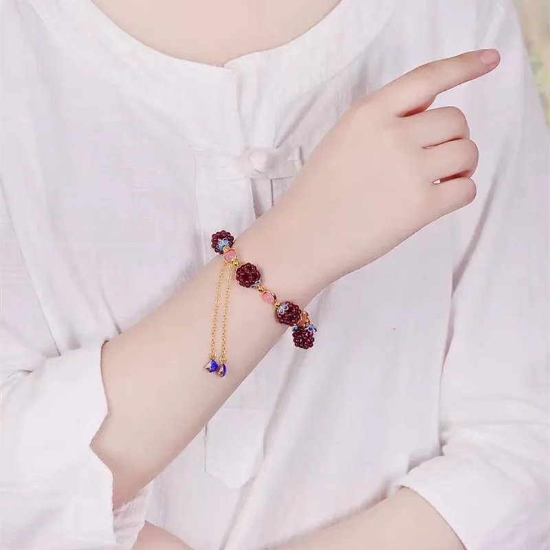 Chinese Natural Garnet Hand-carved Jade Bracelet Fashion Boutique Jewelry Women Single-ring Crystal Grape Bracelet Jewelry
Chinese Natural Garnet Hand-carved Jade Bracelet Fashion Boutique Jewelry Women Single-ring Crystal Grape Bracelet Jewelry