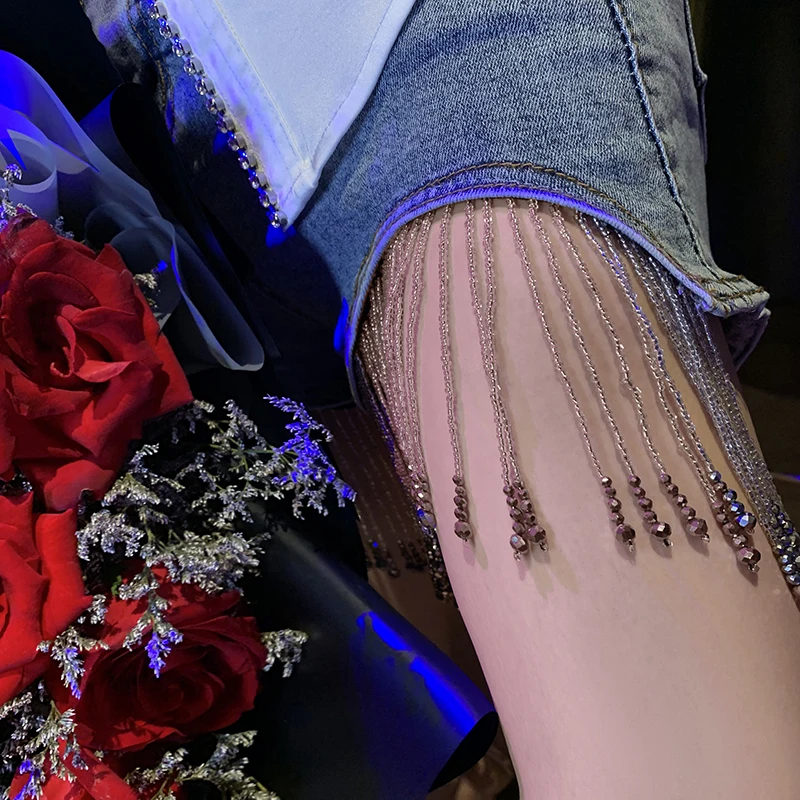 Jeans women 2021 new fashion design sense tassel stitching shorts high waist sexy hot pants trend
Jeans women 2021 new fashion design sense tassel stitching shorts high waist sexy hot pants trend