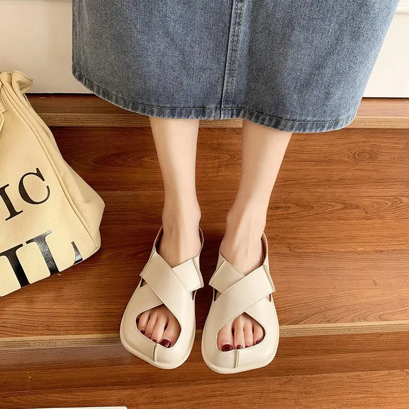 VMTI 2021 New Fashion Flat-Bottomed Solid Color Slippers Female Wild Cross Open-Toed Sandals and Slippers
VMTI 2021 New Fashion Flat-Bottomed Solid Color Slippers Female Wild Cross Open-Toed Sandals and Slippers