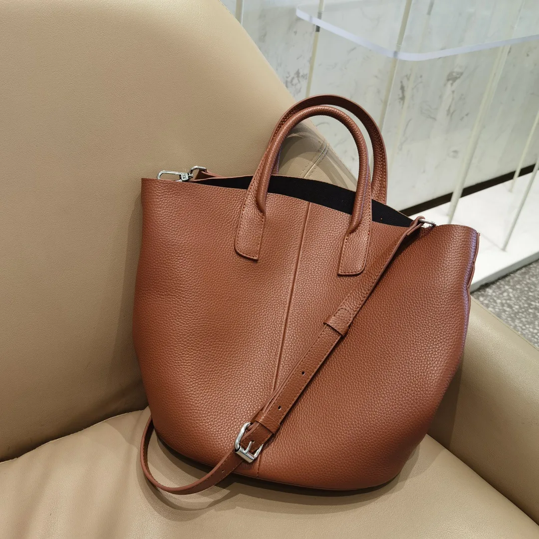 Designer bags Leather soft leather One Shoulder Tote Bag women's large capacity winter new portable versatile solid color bag
Designer bags Leather soft leather One Shoulder Tote Bag women's large capacity winter new portable versatile solid color bag