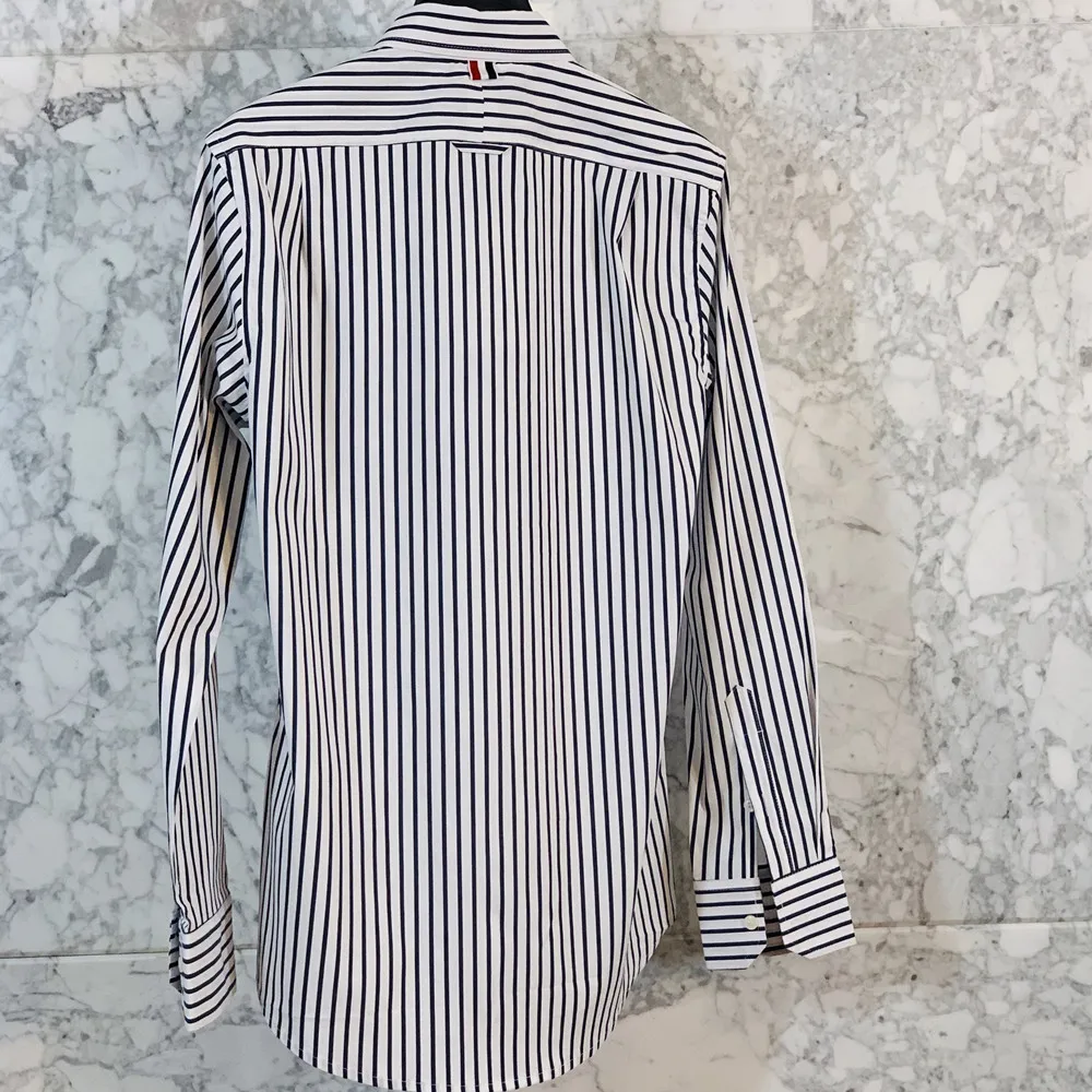 brand 2021 fashion tb striped shirt men women slim fit turn down collar long sleeve dress short smart casual shirt male
brand 2021 fashion tb striped shirt men women slim fit turn down collar long sleeve dress short smart casual shirt male