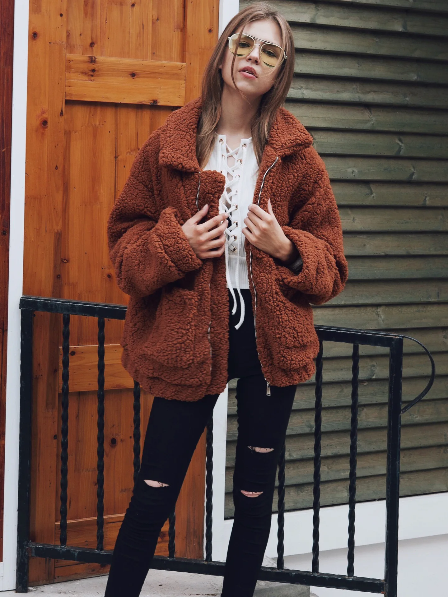 2020 Winter Warm Fluffy Faux Fur Coats Jackets Women High Quality Fake Fur Cropped Jackets Winter Fur Jacket
2020 Winter Warm Fluffy Faux Fur Coats Jackets Women High Quality Fake Fur Cropped Jackets Winter Fur Jacket