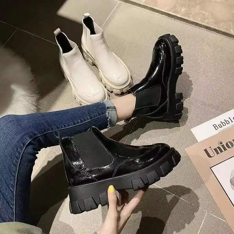 2021 autumn and winter new leather thick-soled ankle boots British style increased women's boots gear ladies fashion short boots
2021 autumn and winter new leather thick-soled ankle boots British style increased women's boots gear ladies fashion short boots