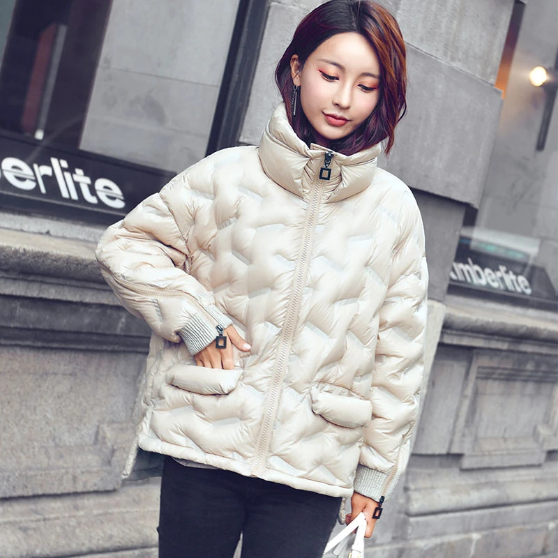 Oneyisha Stand Collar Light Cloak Down Parkas White Duck Loose Short Female Down Outerwear Thick Warm Winter Jacket For Women
Oneyisha Stand Collar Light Cloak Down Parkas White Duck Loose Short Female Down Outerwear Thick Warm Winter Jacket For Women