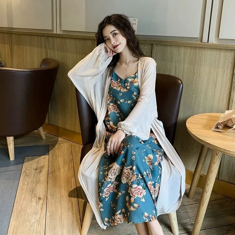 Женское шифоновое платье без рукавов, с V-образным вырезом и открытыми плечами
Женское шифоновое платье без рукавов, с V-образным вырезом и открытыми плечами