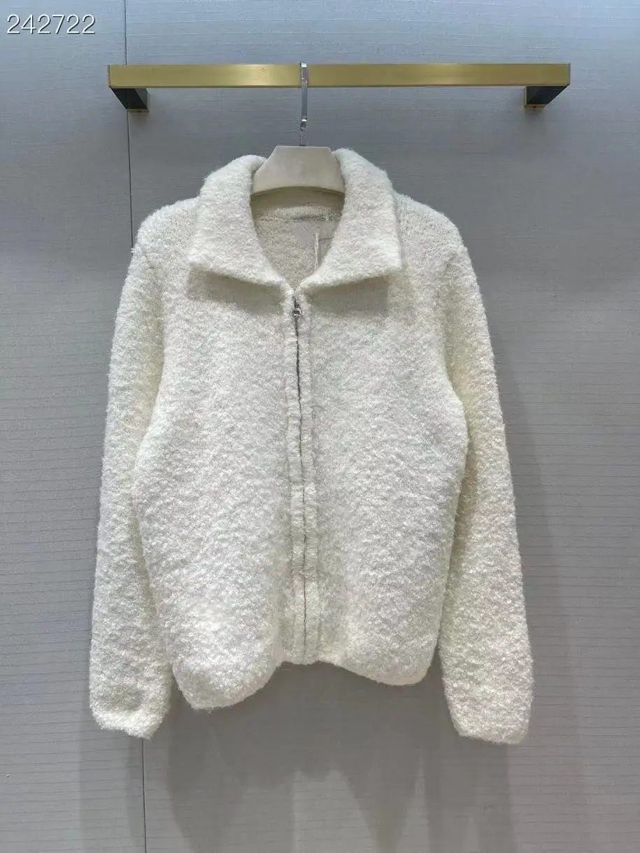 Fyion Newest 2021 Runway Designer Knit Coat Women Classic Turn down Collar Long Sleeves Loose Fitting White Blazer Jacket
Fyion Newest 2021 Runway Designer Knit Coat Women Classic Turn down Collar Long Sleeves Loose Fitting White Blazer Jacket