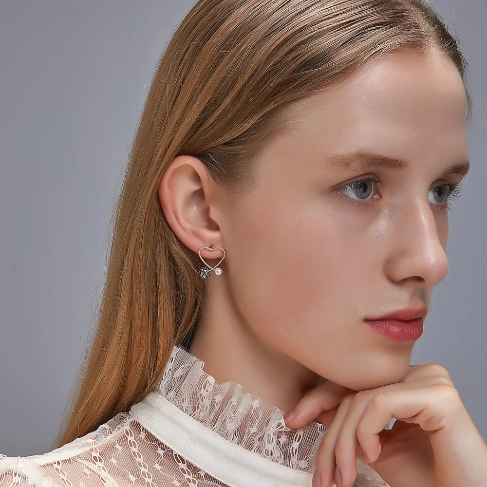 New Heart-shaped Pearl Women's Earrings Gold Colour Simple and Sweet Earrings Fashion Korean Jewelry Friends Gifts
New Heart-shaped Pearl Women's Earrings Gold Colour Simple and Sweet Earrings Fashion Korean Jewelry Friends Gifts