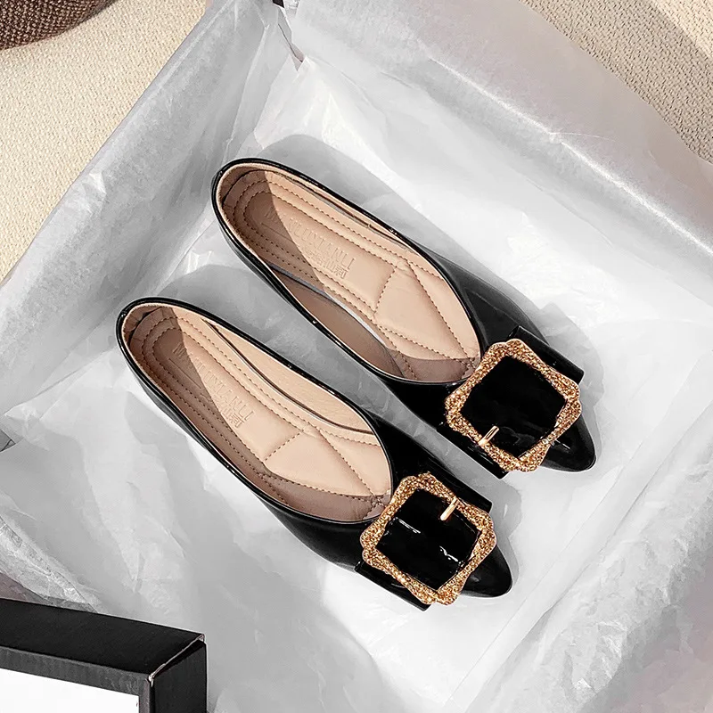 Casual Woman Shoe Patent Leather Ballet Flats Soft Female Footwear Crystal Modis All-Match Pointed Toe Shallow Mouth New Dress R
Casual Woman Shoe Patent Leather Ballet Flats Soft Female Footwear Crystal Modis All-Match Pointed Toe Shallow Mouth New Dress R