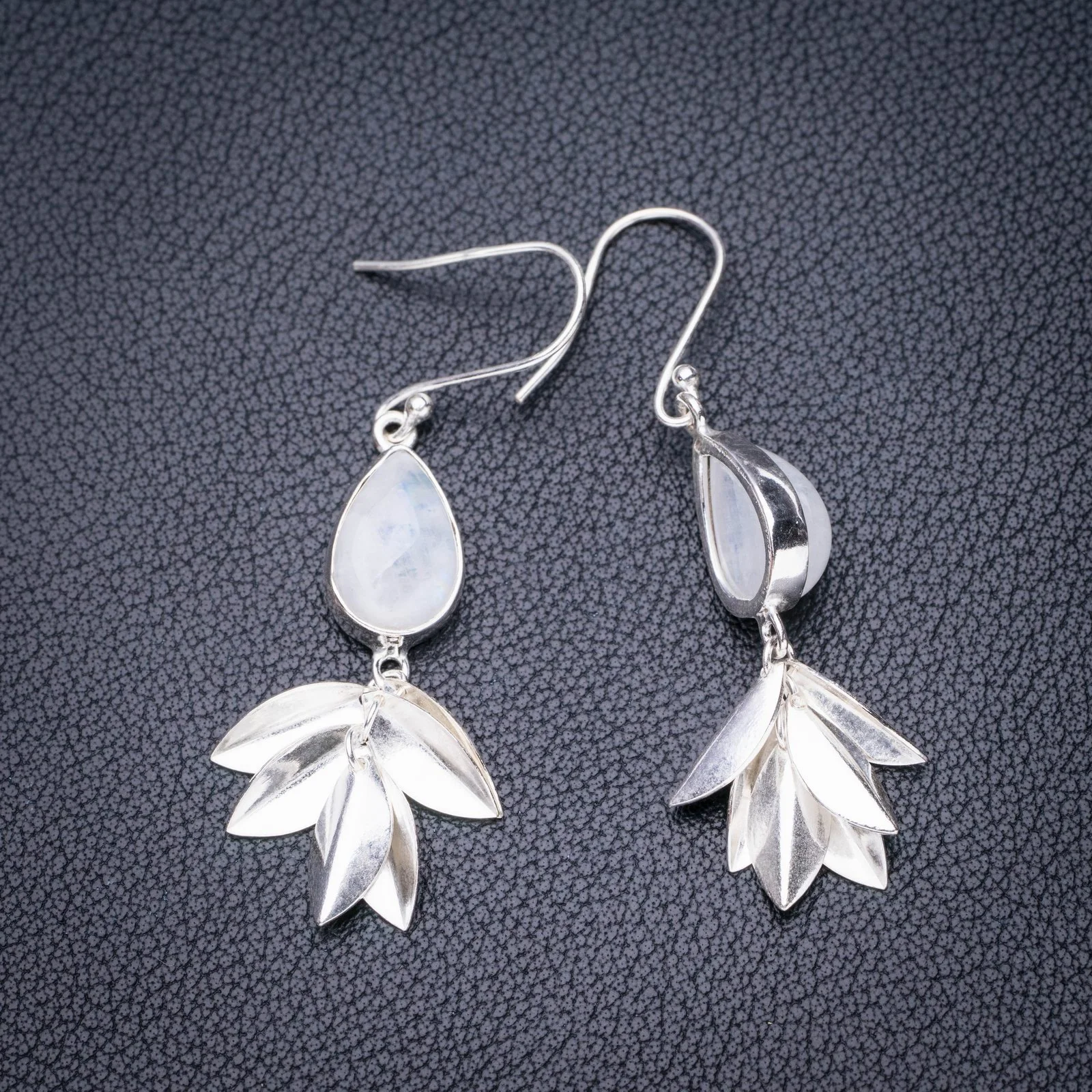 StarGems Natural Moonstone Leaf Tassel Handmade 925 Sterling Silver Earrings 2" E5555
StarGems Natural Moonstone Leaf Tassel Handmade 925 Sterling Silver Earrings 2" E5555