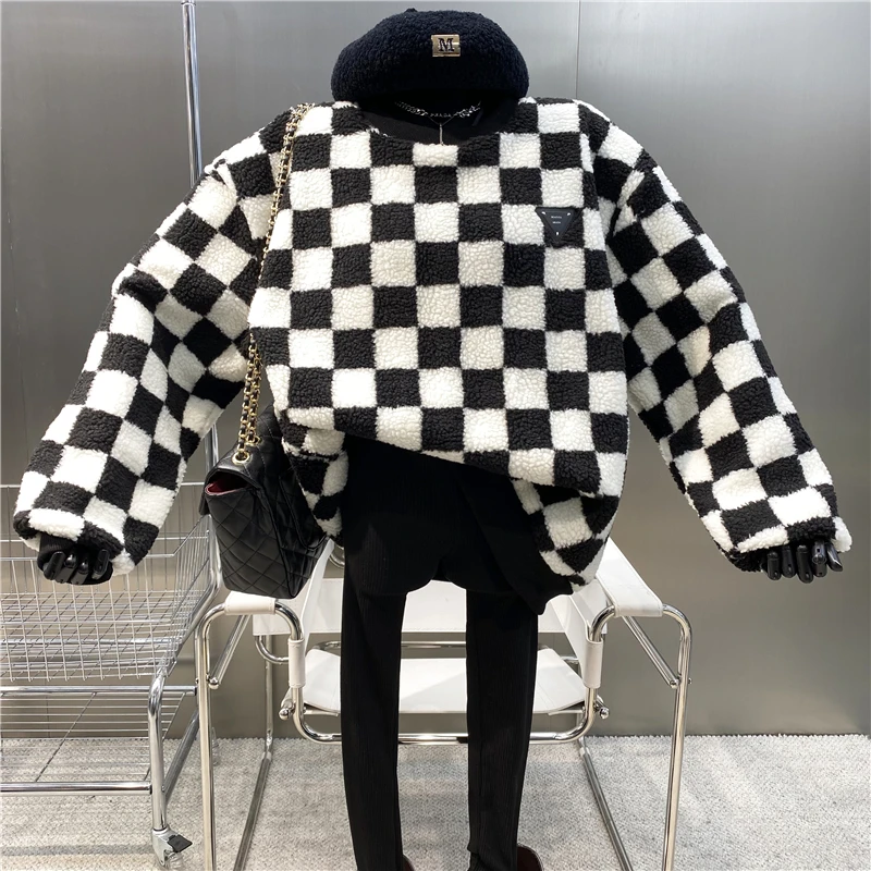 New 2021 Black And White Check Contrast Plush Thickened Round Neck Sweater Loose And Versatile Lazy Wind Lamb Wool Pullover top
New 2021 Black And White Check Contrast Plush Thickened Round Neck Sweater Loose And Versatile Lazy Wind Lamb Wool Pullover top