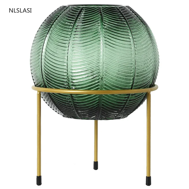 European-style metal copper ring round spherical coffee color glass vase home soft decoration flower arrangement home decoration
European-style metal copper ring round spherical coffee color glass vase home soft decoration flower arrangement home decoration