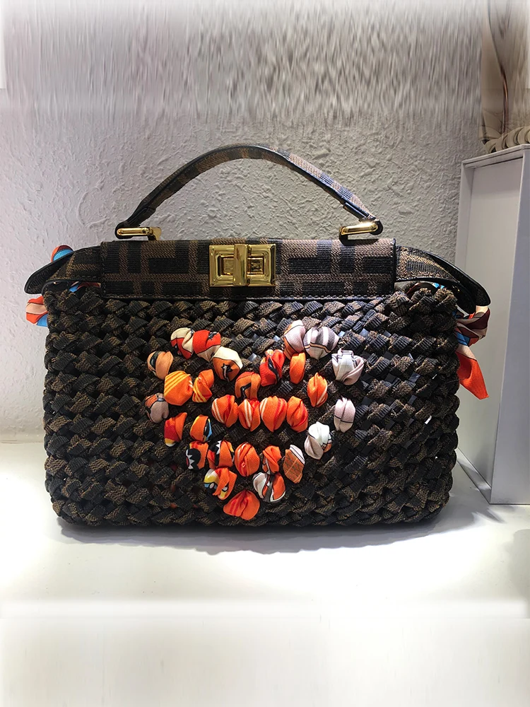 Retro contrast color scarf heart-shaped woven handbag ladies new fashion personality all-match one-shoulder diagonal handbag
Retro contrast color scarf heart-shaped woven handbag ladies new fashion personality all-match one-shoulder diagonal handbag