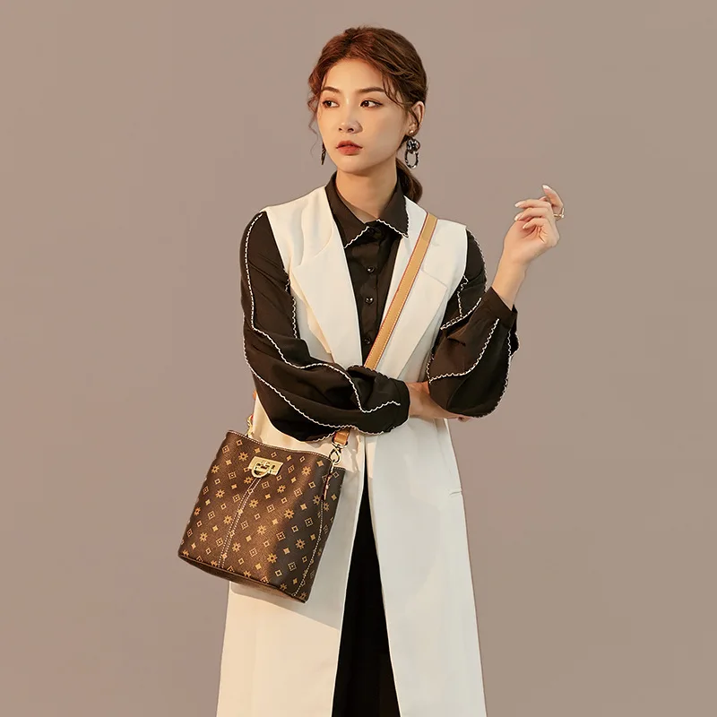 Women Bag 2020 Genuine Leather Cowhide Retro Lattice Fashion Designer Luxury New Handbags Crossbody Messenger Shoulder bags
Women Bag 2020 Genuine Leather Cowhide Retro Lattice Fashion Designer Luxury New Handbags Crossbody Messenger Shoulder bags