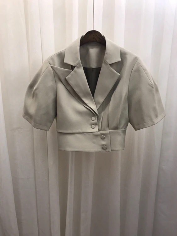 2021 new women fashion high quality lapel solid color decoration puff sleeve all-match short coat 510
2021 new women fashion high quality lapel solid color decoration puff sleeve all-match short coat 510