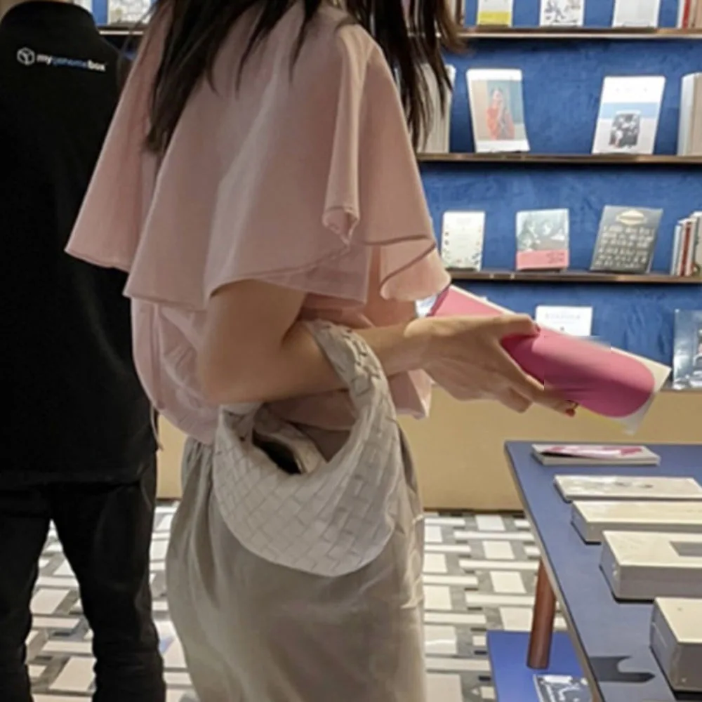 2021 Summer New Japanese Style Korean Fashion Cloak Solid Color Round Neck Summer Blouse Loose Casual Temperament
2021 Summer New Japanese Style Korean Fashion Cloak Solid Color Round Neck Summer Blouse Loose Casual Temperament