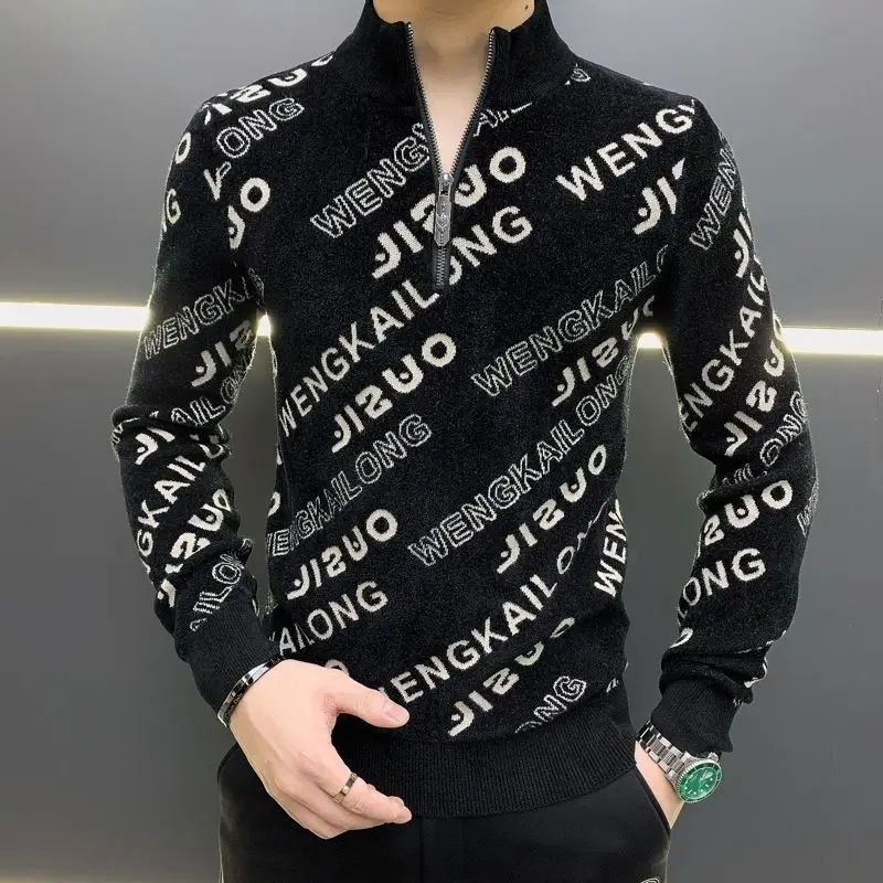 2020 autumn and winter new fashion letter men's padded semi-high collar zipper top handsome bottoming shirt sweater
2020 autumn and winter new fashion letter men's padded semi-high collar zipper top handsome bottoming shirt sweater